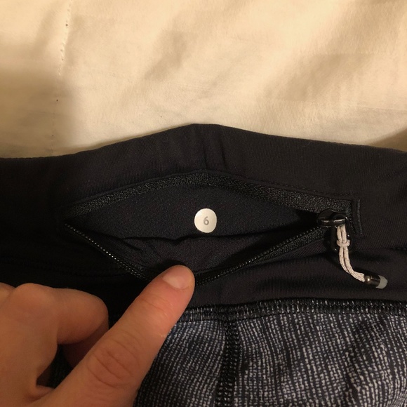Lululemon leggings - size 6 - Picture 4 of 5